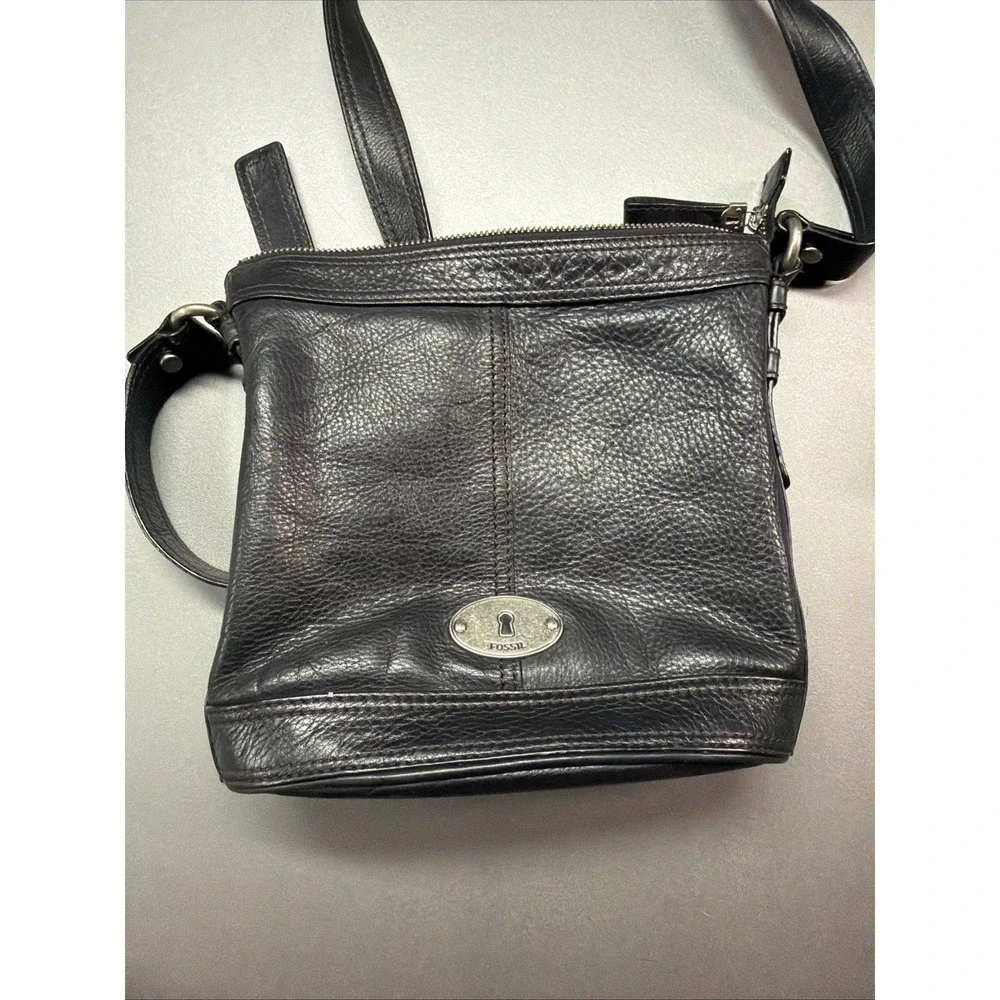 Fossil‎ Maddox Black Pebbled Leather Zipper Closure Bucket Crossbody Purse Bag